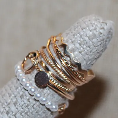 Size 6-10 Collection of 6 Assorted Sizes & Styles DELICATE RINGS with Faux Pearls, Green Stone and Gold Tone Bands (3.5g)