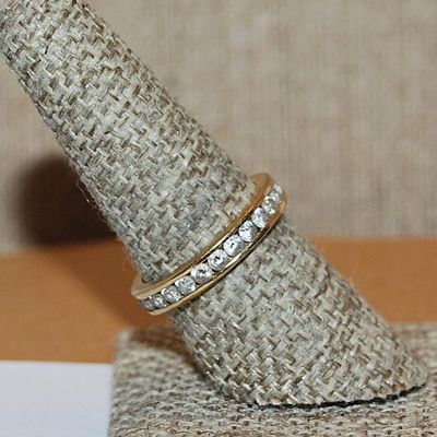 Size 8 Vintage Infinity Gold Colored Edge Clear Stone RING (4.1g)
