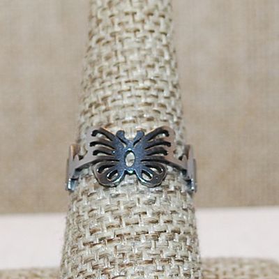 Size 8 Delicate Stainless Steel "SINGLE BUTTERFLY" Ring (1.5g)