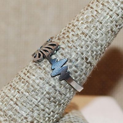 Size 8 Delicate Stainless Steel "SINGLE BUTTERFLY" Ring (1.5g)