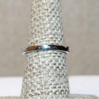 Size 6¼ Large Oval Glitter "Arrow" Party Ring on a Silver Tone Band (4.8g)