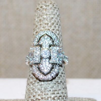Size 6¼ Large Oval Glitter "Arrow" Party Ring on a Silver Tone Band (4.8g)