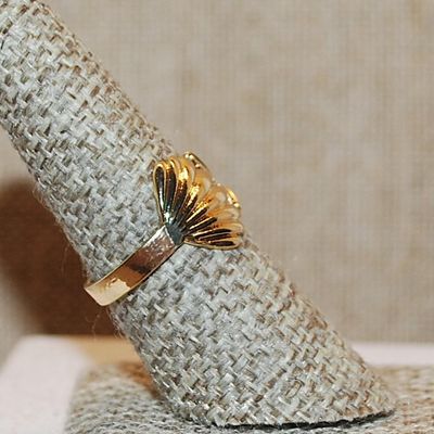 Size 7½ ALL Gold Colored "CLAM & STARFISH" Ring on an OPEN Gold Tone Band (2.4g)