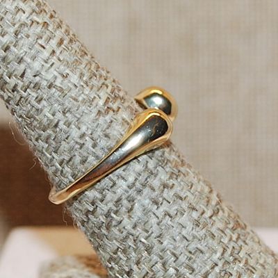 Size 7 ALL Gold Colored "DOUBLE KNOBS" Ring on an OPEN Gold Tone Band (3.5g)