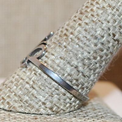 Size 10½ Delicate STAINLESS STEEL Ring with "BUTTERFLY & BRANCH DESIGN" on a Silver Colored Band (1.3g)