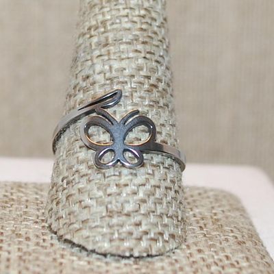 Size 10½ Delicate STAINLESS STEEL Ring with "BUTTERFLY & BRANCH DESIGN" on a Silver Colored Band (1.3g)