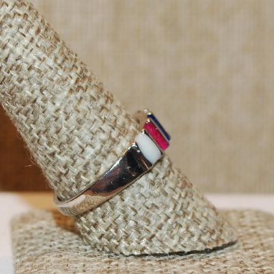 Size 9½ Red, White & Blue Enamel Style Ring on a Silver Tone Band (4.0g)