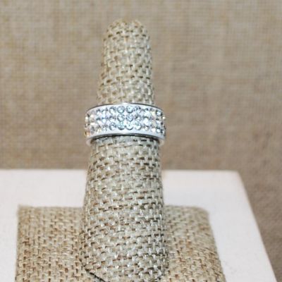 Size 6 Infinity Style Ring on a Silver Tone Band with 3 Rows of Clear Stones (3.7g)