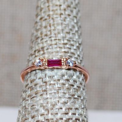 Size 5½ Delicate Red Rectangle Stone Ring with Small Side Accents on a Rose Gold Band (1.2g)