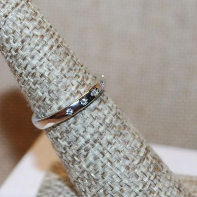 Size 6 Silver Tone Band ½ Infinity Style Ring with 6 Small Clear Stones (1.6g)