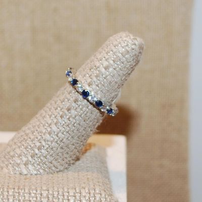 Size 6¼ Infinity Style Ring with Blue & Clear Alternating Stones on a Silver Tone Band (2.3g)