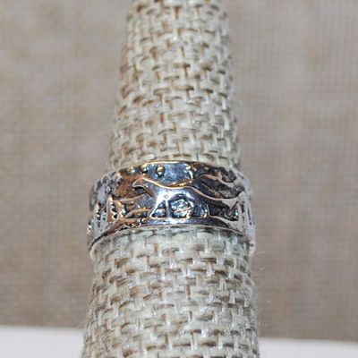 Size 6½ Marked .925 "Wolf in the Forest" Ring on a Silver Band (3.4g)