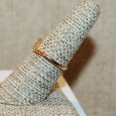 Size 7 Marked .925 Delicate ORANGE Stones Ring with a "V" Bend on a Silver-Filled Gold Colored Band (1.6g)