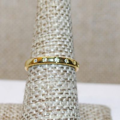 Size 7¼ Half Infinity Style Ring with 6 Clear Inlay Stones on a Gold Tone Band (1.8g)
