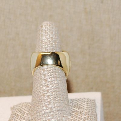 Size 7¼ Large Solid Brilliant Party Style Ring with Lots of Glitter on a Gold Tone Band (17.1g)