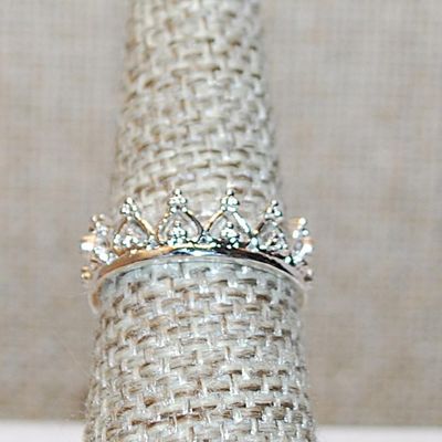 Size 7½ Infinity Styled CROWNED Setting on a Silver Tone Band (2.5g)