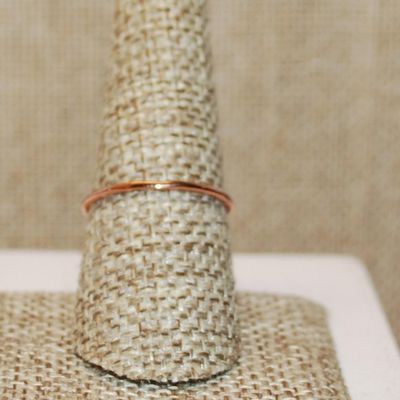 Size 7½ Delicate Rose Gold Clear Rectangle Stone Ring & Side Accents on a Rose Gold Band (0.9g)