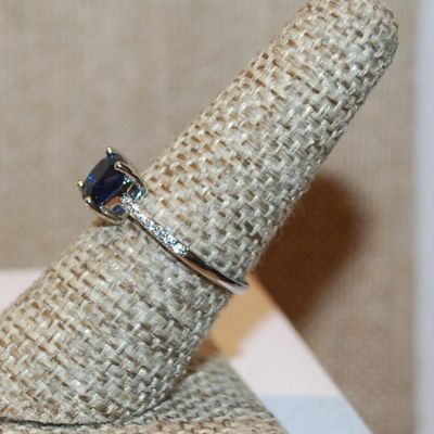 Size 7½ Transparent Dark Blue Stone Asscher Cut 4 Prong with Side Accents on a Silver Tone Band (1.7g)