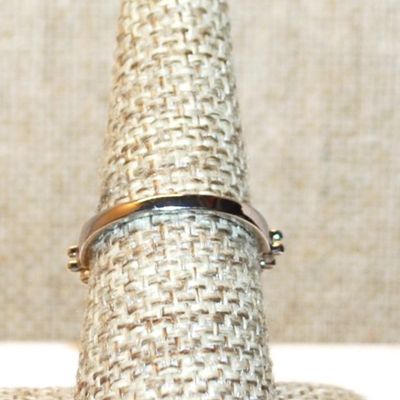 Size 7½ Wedding/Engagement Style Hi-Rise 6 Prong Large Clear Stone Ring & 8 Stone Accents on a Silver Tone Band (4.3g)