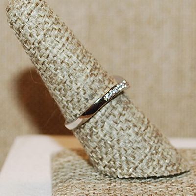 Size 7½ Marked .925 Delicate Half Infinity Ring with a Single Row of Clear Stones on a Slight "V" Shaped Silver Band (1.9g)
