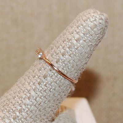 Size 7 ¾ Marked .925 Delicate CLEAR Rectangle Stone ROSE GOLD Ring with 2 Round Clear Stone Sides on a Rose Gold Band (1.2g)