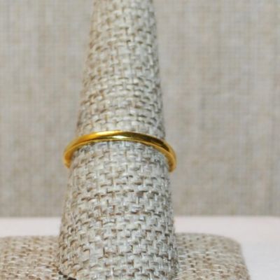 Size 7¾ Semi Infinity Ring with 15 Round Clear Stones on a Gold Tone Band (1.5g)