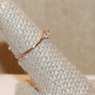 Size 8 Delicate CLEAR Rectangle Stone GOLD ROSE Ring with 2 Round Clear Stone Sides on a Rose Gold Band (1.2g)