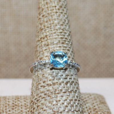 Size 8¼ Transparent Light Blue Stone Asscher Cut Ring 4 Prong with Side Accents on a Silver Tone Band (1.8g)
