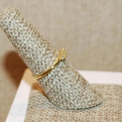 Size 8¼ Delicate CLEAR Rectangle Stone Ring with 2 Side Round Accent Stone on Gold Colored Band (0.9g)