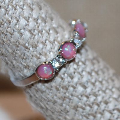 Size 8½ Five Light Pink Stones Ring with Clear Accents Stones In-Between (2.2g)
