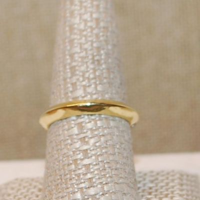 Size 9 Half Infinity Style Ring & Clear Stone Accents on a Beveled Gold Tone Band (3.1g)