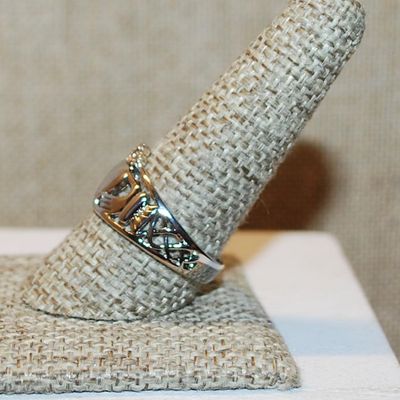 Size 10 Crowned "HEART in HANDS" Ring on a Silver Tone No-Stones Band (4.1g)