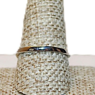 Size 10 Marked .925 Showy Party Ring with 5 Clear Stones & Top/Bottom Brilliant Accent Stones on a Silver Band (4.3g)