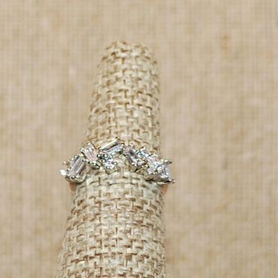 Size 6 Staggered Clear Rectangle & Circle Stones on a Silver Tone Band (2.3g)