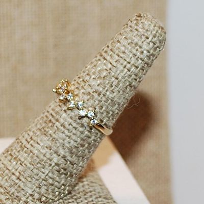 Size 6 ¾ Marked .925 Small Round Clear Set of 17 Staggered Stones on a Gold Band (1.5g)