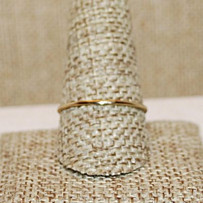 Size 10 ½ Delicate Green Rectangle Stone Ring with Side Accents on a Gold Tone Band (0.8g)