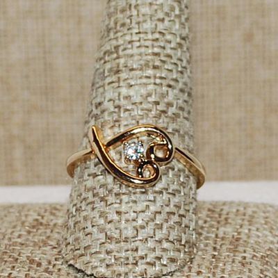 Size 10 ¼ Marked .925 Small Clear Round Stone on a Horizontal HEART Setting and Gold Band (2.5g)