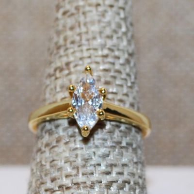 Size 10 Single Clear 6 Prong Marquise Cut Stone Ring on a Gold Band (3.0g)