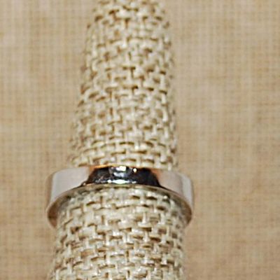 Size 8 Clear Oval Center Stone & 4 Blue & Yellow "Panels" Ring with 8 Side Accent Stones on a Silver Tone Band (5.0g)