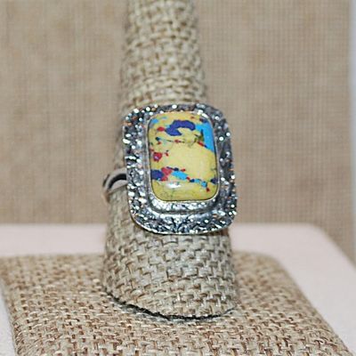 Size 9 Rectangle Shaped Yellows, Reds & Blues YELLOW JASPER Gemstone Ring with Flat Surround on a Silver Tone Band (5.8g)