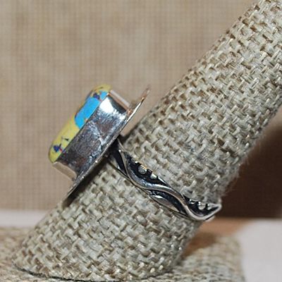 Size 9 Rectangle Shaped Yellows, Reds & Blues YELLOW JASPER Gemstone Ring with Flat Surround on a Silver Tone Band (5.8g)