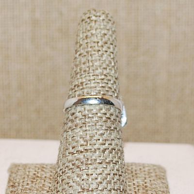 Size 7 Light GREEN Pear Shape Transparent Glass Rhinestone Ring with a 4 Loop Rim Setting on a Silver Tone Band (4.6g)