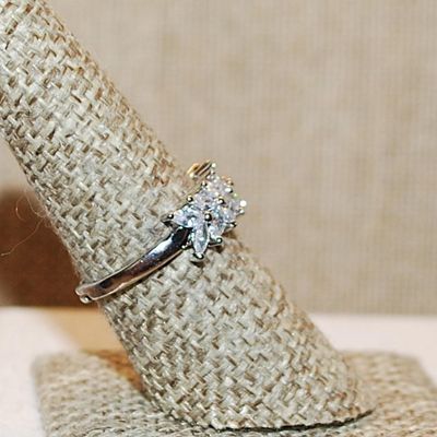 Size 7½ Double Rows Clear Angled Marquise Cut Stones Ring on a Silver Tone OPEN Band (2.8g)