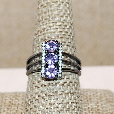 Size 9 Unique Triple PURPLE Round Vertical Stones Ring on an All Black Band (3.4g)