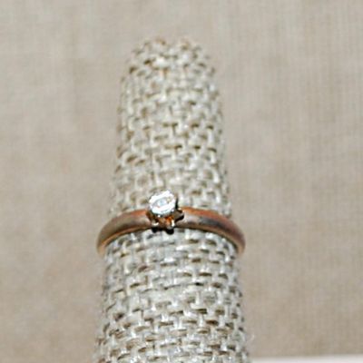 Size 5½ Delicate VINTAGE Very Tiny Stone Copper Colored Ring on a Copper Colored OPEN SPLIT Band (1.3g)