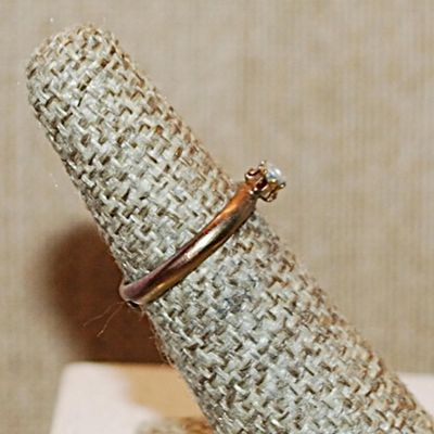 Size 5½ Delicate VINTAGE Very Tiny Stone Copper Colored Ring on a Copper Colored OPEN SPLIT Band (1.3g)