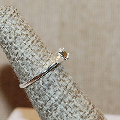Size 5½ Delicate Small Round CHAMPAGNE Colored Stone Ring on a Silver Tone Band (1.4g)