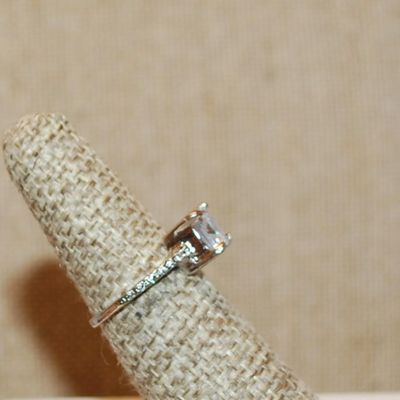 Size 6¼ Large Beveled Clear Stone Nested Ring with Tiny Clear Stone Side Accents on a Silver Tone Band (2.4g)