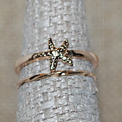 Size 6½ Collection of 2 DELICATE RINGS with Starfish on Gold Tone Bands (2.0g)