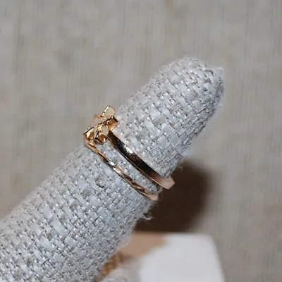 Size 6½ Collection of 2 DELICATE RINGS with Starfish on Gold Tone Bands (2.0g)